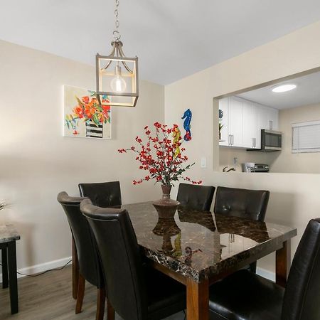 2 Bedroom 2 Bath With Patio On 11Th Collins Ave Майами-Бич Экстерьер фото