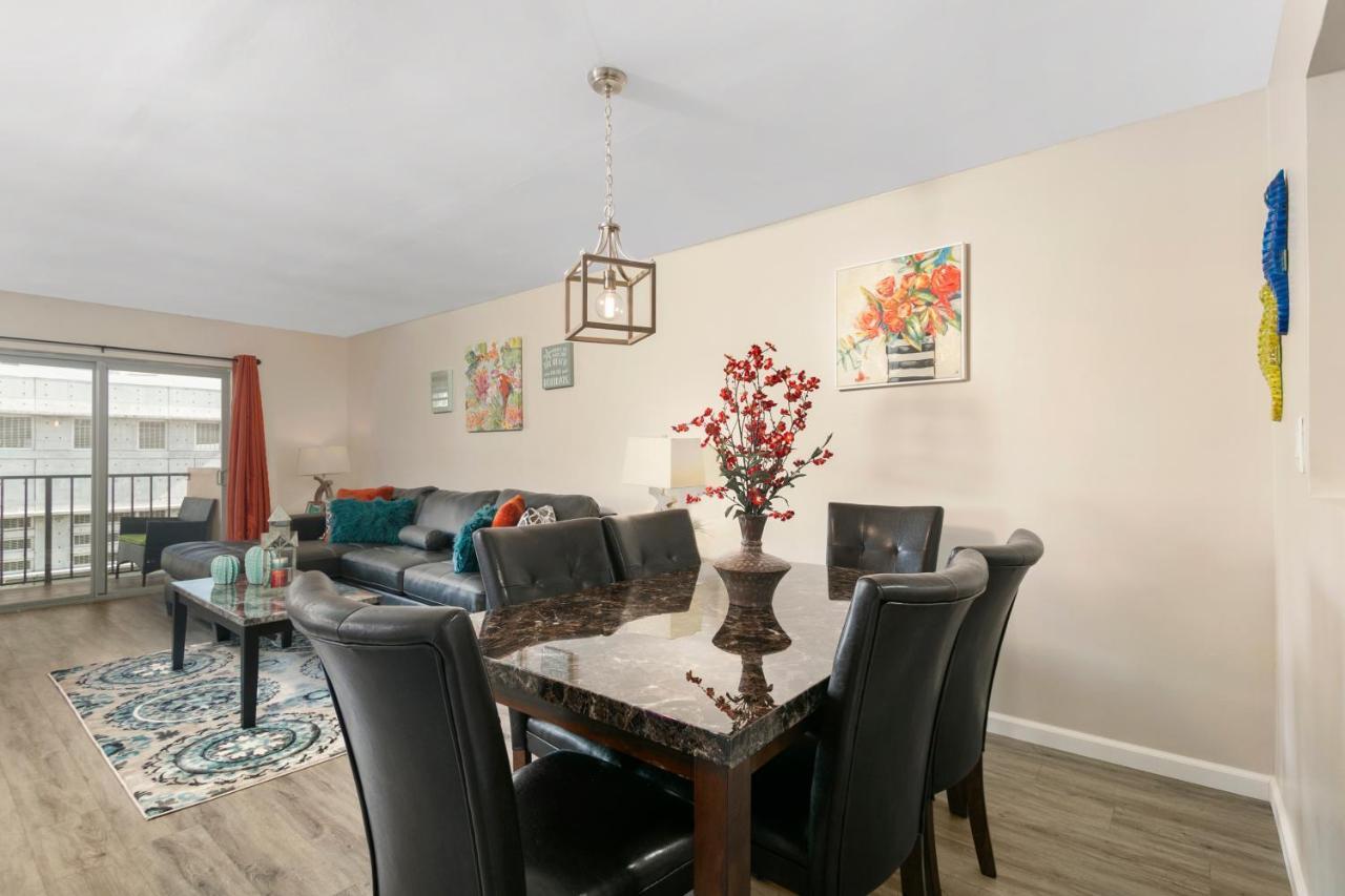 2 Bedroom 2 Bath With Patio On 11Th Collins Ave Майами-Бич Экстерьер фото